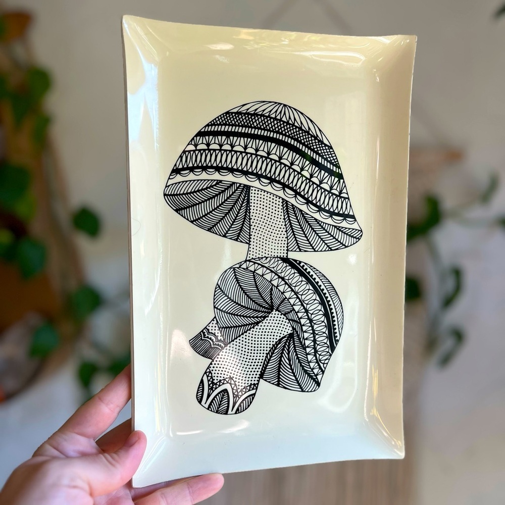 Stotter Settings Tray Mid Century Modern Mushroom Art Cream Plastic Dish